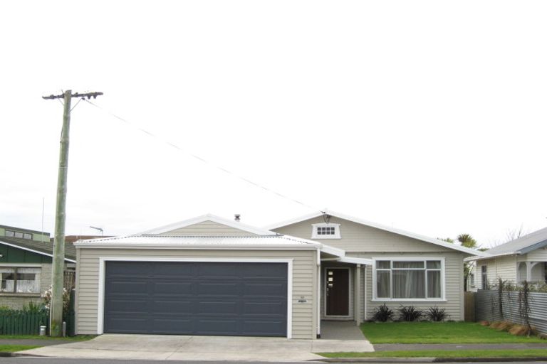 Photo of property in 15 Karamu Street, Strandon, New Plymouth, 4312