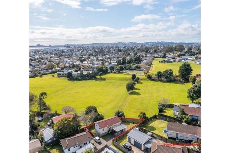 Photo of property in 2/6 Bundena Place, Clendon Park, Auckland, 2103