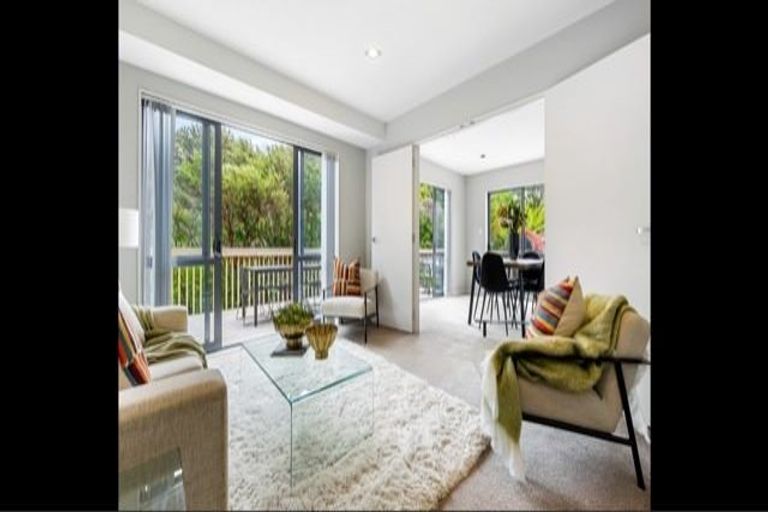 Photo of property in 46 Newbury Place, Schnapper Rock, Auckland, 0632