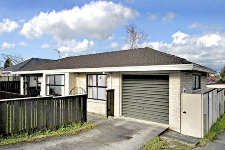 Photo of property in 2/39 Alfriston Road, Manurewa East, Auckland, 2102