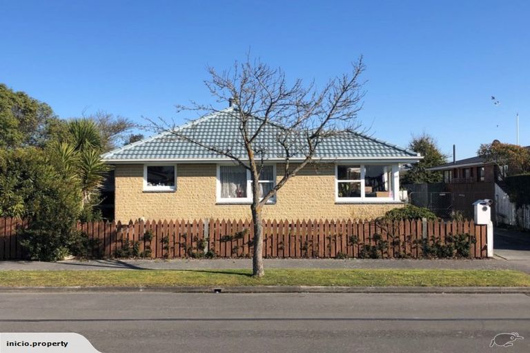Photo of property in 14 Clipper Place, Redwood, Christchurch, 8051