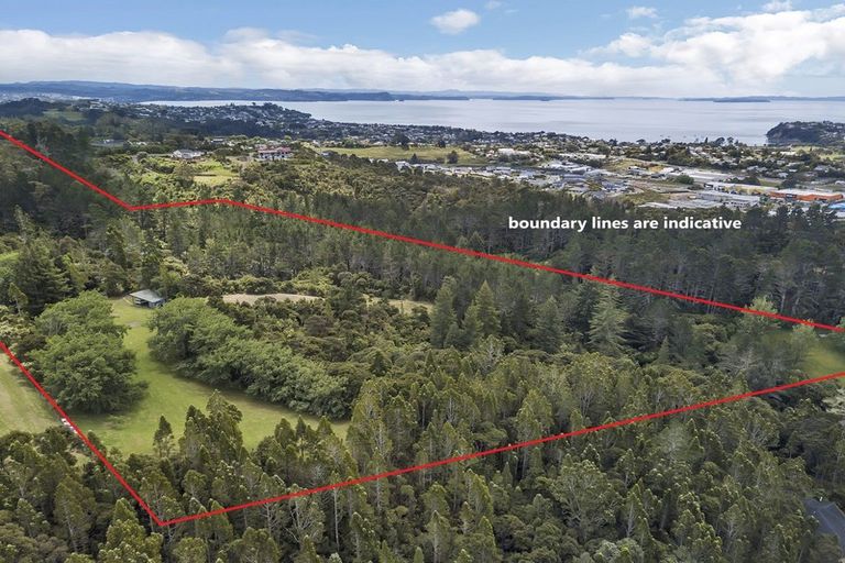 Photo of property in 142 Wade River Road, Wade Heads, Whangaparaoa, 0932