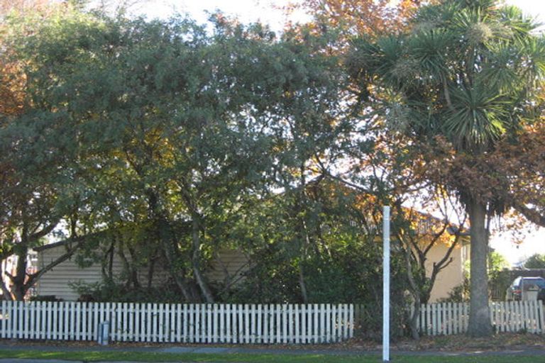 Photo of property in 833 Main North Road, Belfast, Christchurch, 8051