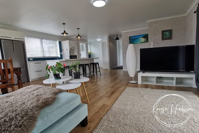 Photo of property in 9 Whaka Street, Maungaturoto, 0520