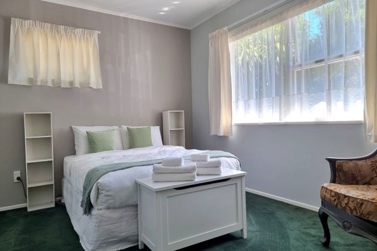 Photo of property in 176 Gossamer Drive, Pakuranga Heights, Auckland, 2010