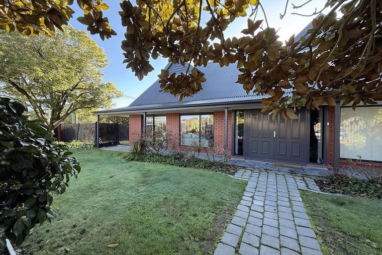 Photo of property in 1 Swithland Place, Avonhead, Christchurch, 8042