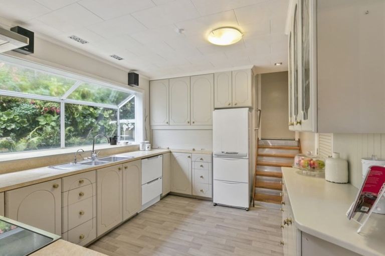 Photo of property in 21 Southern Cross Crescent, Island Bay, Wellington, 6023