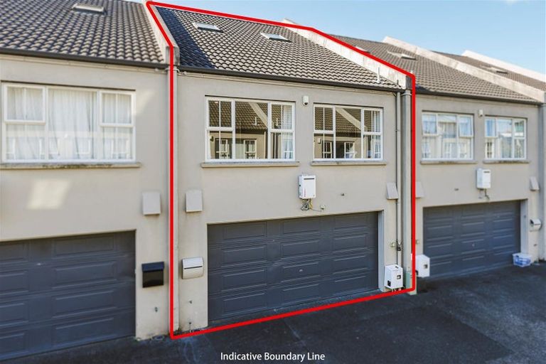 Photo of property in 10 Leneford Drive, East Tamaki, Auckland, 2013
