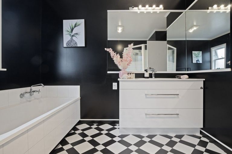 Photo of property in 7 Anzac Road, Pukekohe, 2120