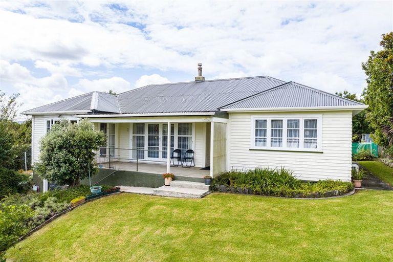 Photo of property in 16 View Street, Maungaturoto, 0520