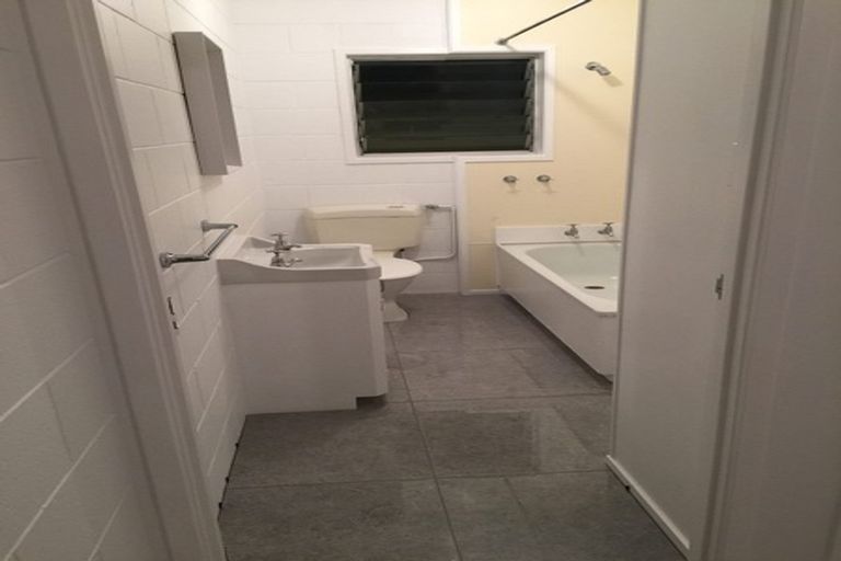 Photo of property in 1/72l Kitchener Road, Milford, Auckland, 0620