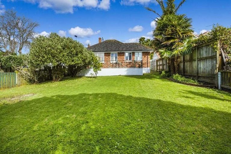 Photo of property in 78a Lake Road, Narrow Neck, Auckland, 0624