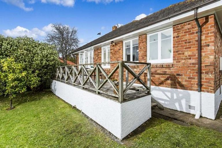 Photo of property in 78a Lake Road, Narrow Neck, Auckland, 0624