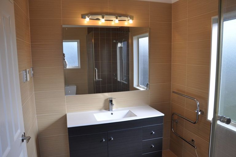 Photo of property in 12 Tekapo Rise, Fairview Heights, Auckland, 0632