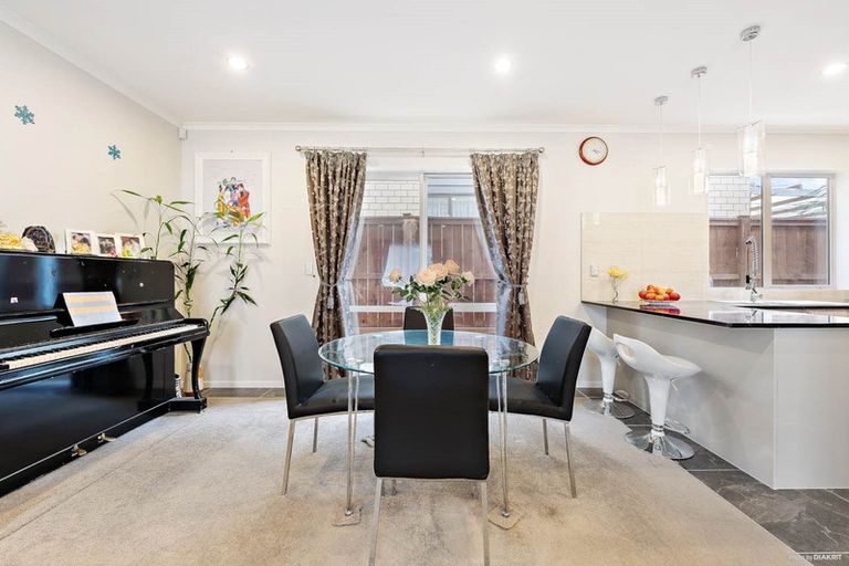 Photo of property in 1 Sunshine Lane, Flat Bush, Auckland, 2019