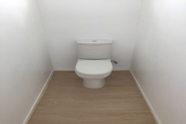 Photo of property in 5 Glen Marine Parade, Glendene, Auckland, 0602