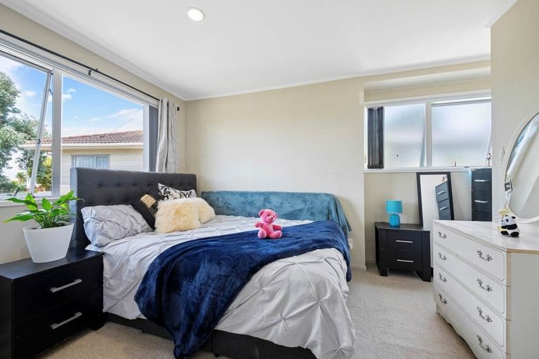 Photo of property in 8 Hyperion Drive, Randwick Park, Auckland, 2105