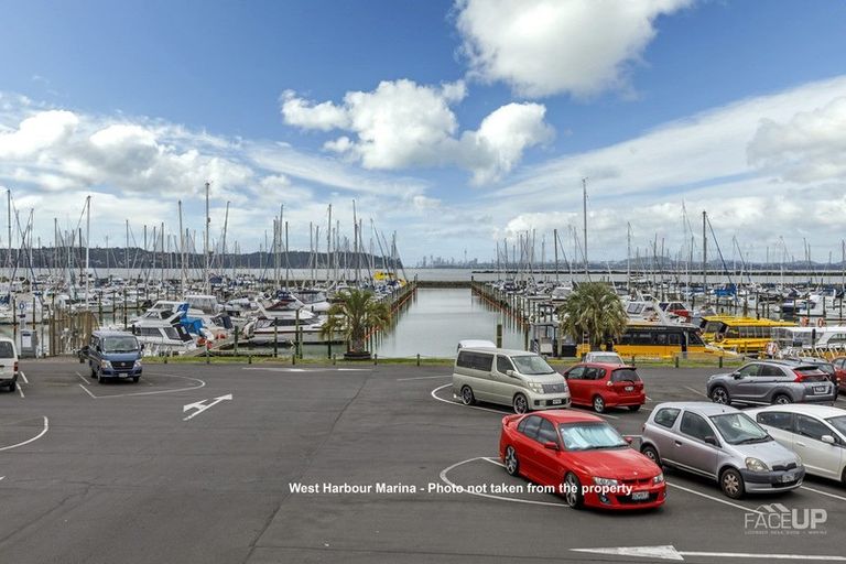 Photo of property in 6g Clearwater Cove, West Harbour, Auckland, 0618