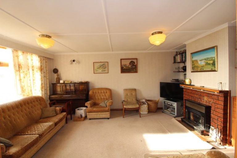 Photo of property in 14 Onslow Street East, Ohingaiti, Hunterville, 4785