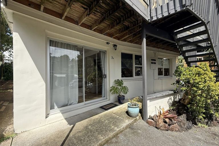 Photo of property in 7 Maori Hut Road, Red Beach, 0932