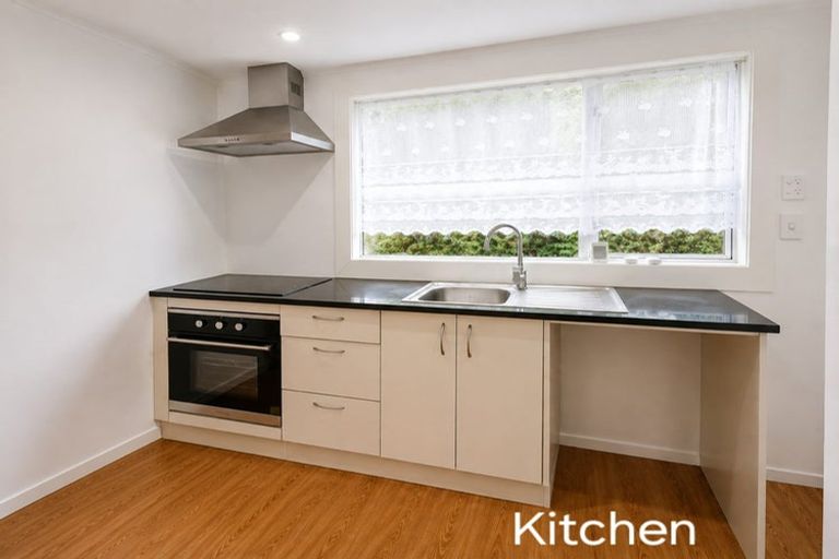 Photo of property in 14 Elsted Place, Goodwood Heights, Auckland, 2105