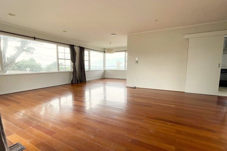 Photo of property in 988 East Coast Road, Northcross, Auckland, 0632