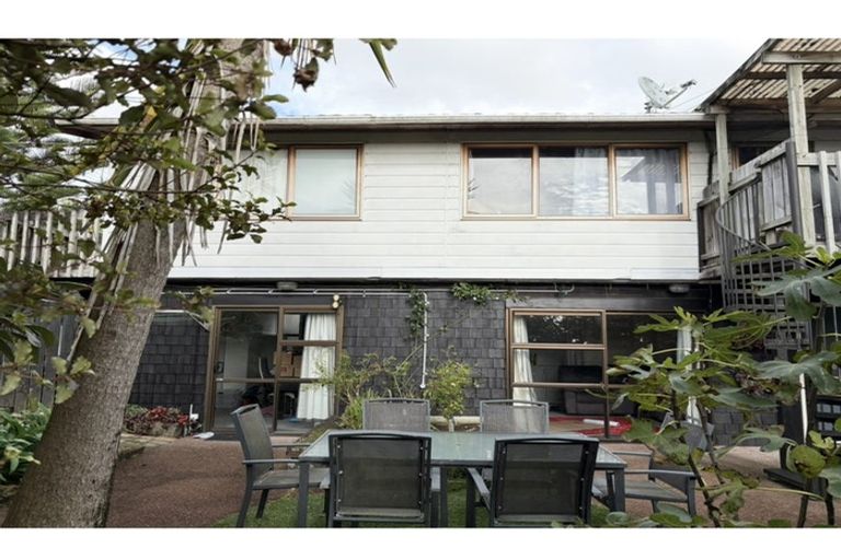 Photo of property in 313 Glengarry Road, Glen Eden, Auckland, 0602