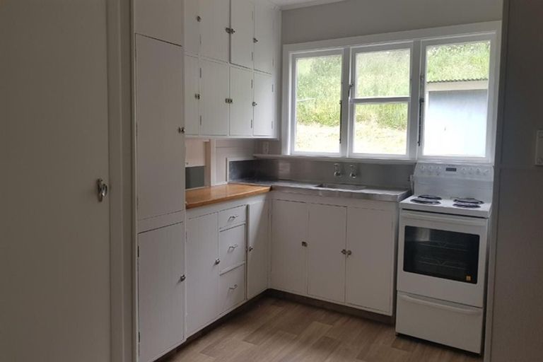 Photo of property in 2a-2b Devon Place, Cannons Creek, Porirua, 5024