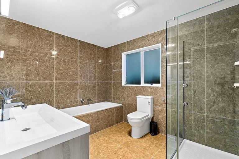 Photo of property in 3 Younger Lane, Massey, Auckland, 0614