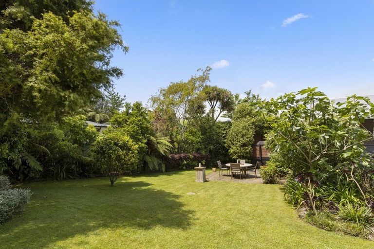 Photo of property in 19 Thames Street, Welbourn, New Plymouth, 4310