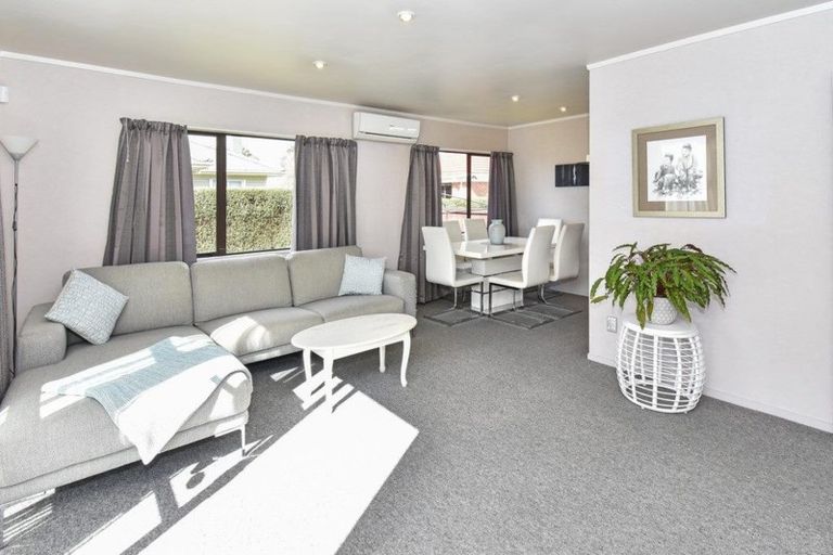 Photo of property in 2/17 Wedgwood Avenue, Mangere East, Auckland, 2024