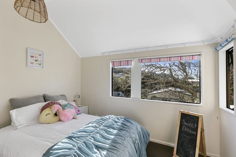 Photo of property in 1/163 Queens Drive, Lyall Bay, Wellington, 6022