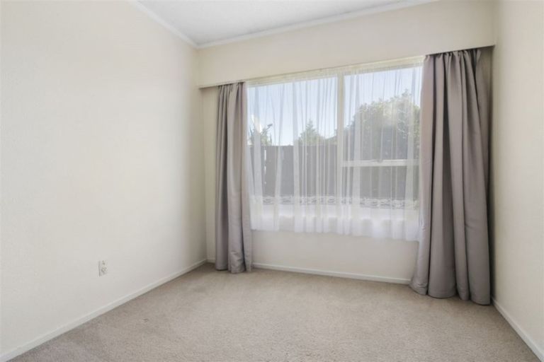 Photo of property in 2/15 Meadowcourt Drive, Manukau, Auckland, 2025