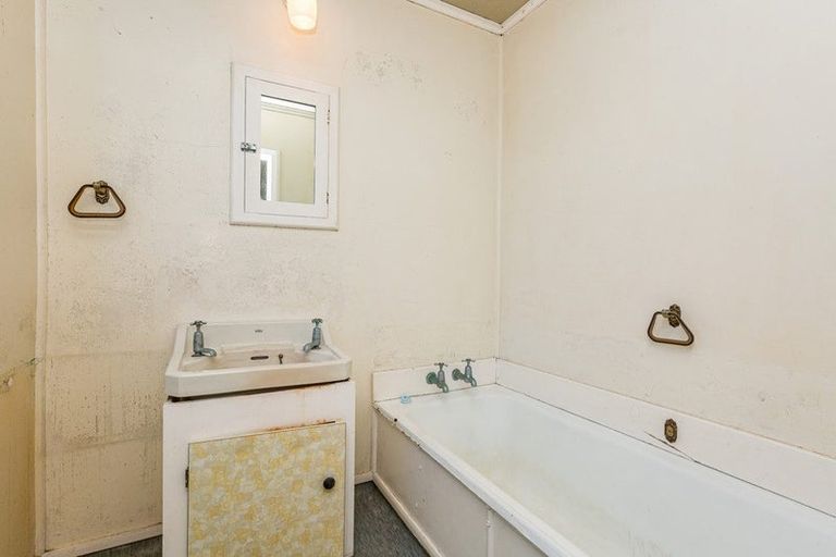 Photo of property in 131 Nevay Road, Miramar, Wellington, 6022