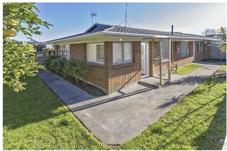 Photo of property in 2/63 The Boulevard, Sunnyhills, Auckland, 2010