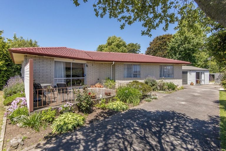 Photo of property in 18 La Perouse Place, Northcote, Christchurch, 8052