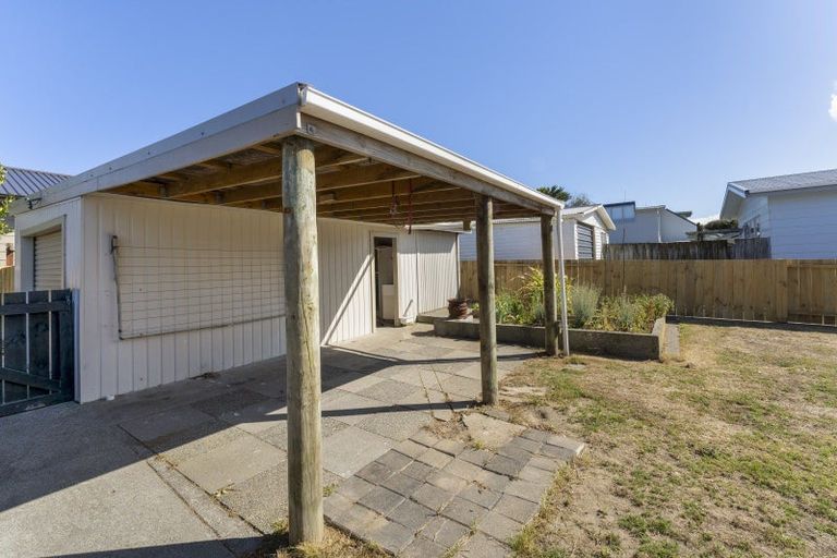Photo of property in 10 Robert Mckeen Street, Otaki Beach, Otaki, 5512