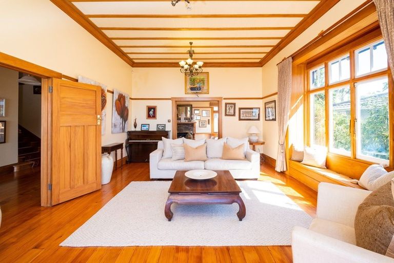 Photo of property in 16 Hukarere Road, Bluff Hill, Napier, 4110