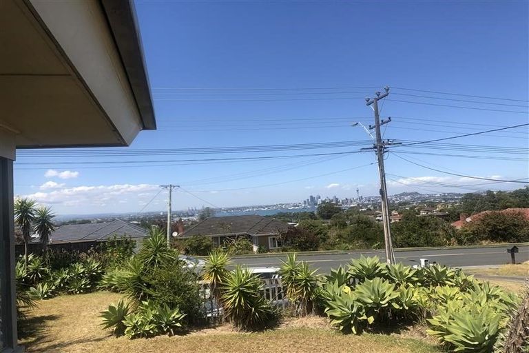Photo of property in 95 Ocean View Road, Hillcrest, Auckland, 0627