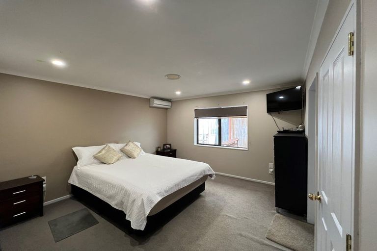 Photo of property in 2 Tir Conaill Avenue, Flat Bush, Auckland, 2019