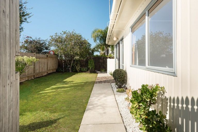 Photo of property in 1/1004 Papamoa Beach Road, Papamoa Beach, Papamoa, 3118