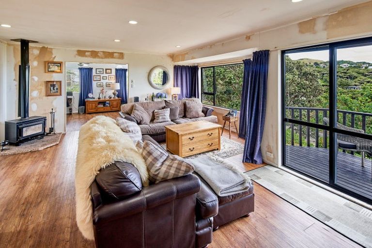 Photo of property in 18 Te Pari Pari Road, Pukerua Bay, 5026