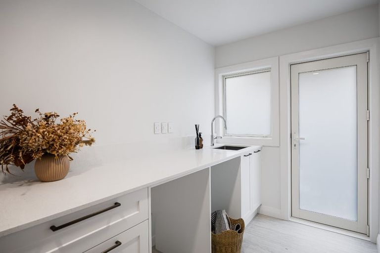 Photo of property in 47 Masterton Road, Rothesay Bay, Auckland, 0630