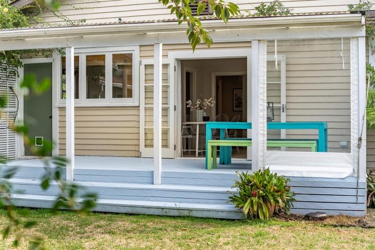 Photo of property in 37 Linwood Drive, Paraparaumu, 5032