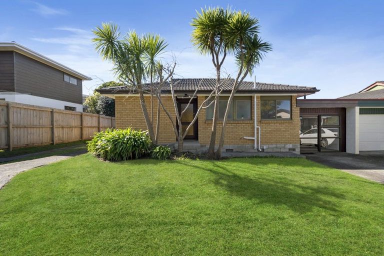 Photo of property in 50b Mirrabooka Avenue, Botany Downs, Auckland, 2010