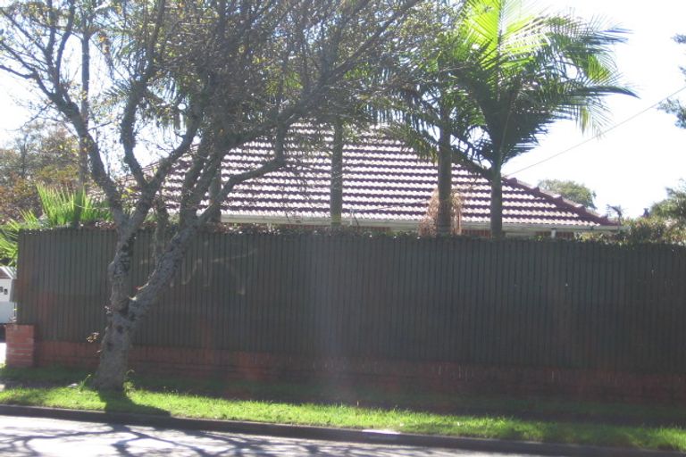 Photo of property in 1/47 Swanson Road, Henderson, Auckland, 0610
