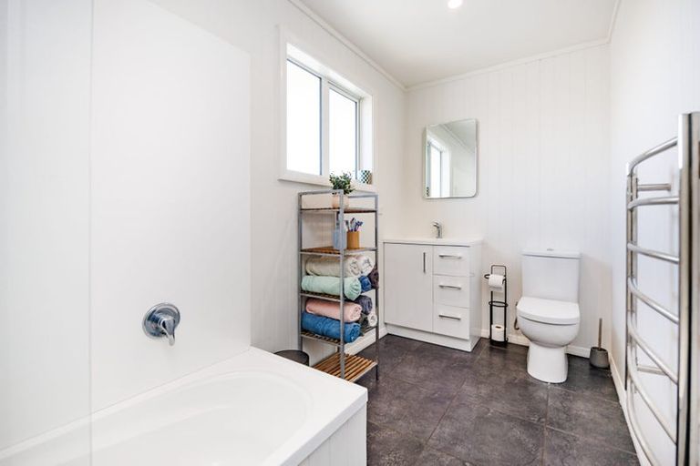 Photo of property in 18 Somerset Crescent, Highbury, Palmerston North, 4412