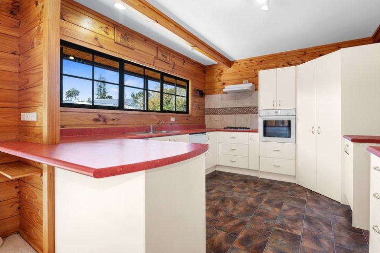 Photo of property in 38 Gemini Place, Kawaha Point, Rotorua, 3010