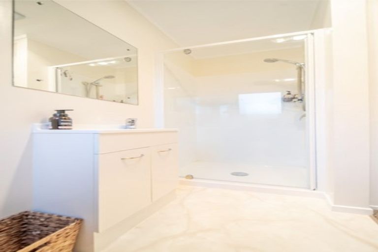 Photo of property in 13 Voltaire Court, Botany Downs, Auckland, 2010