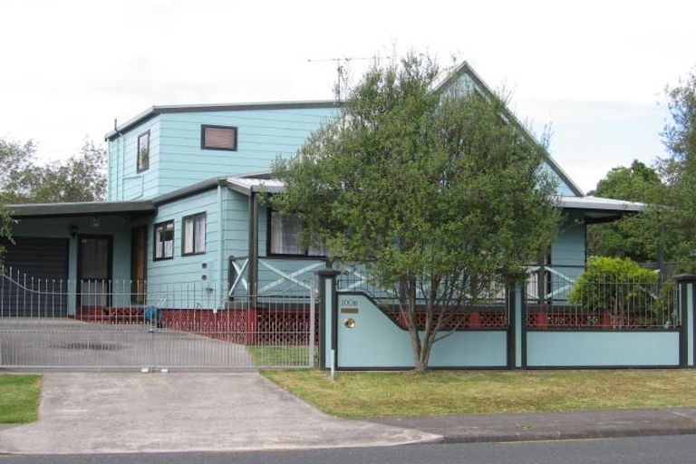 Photo of property in 100d Godley Road, Green Bay, Auckland, 0604